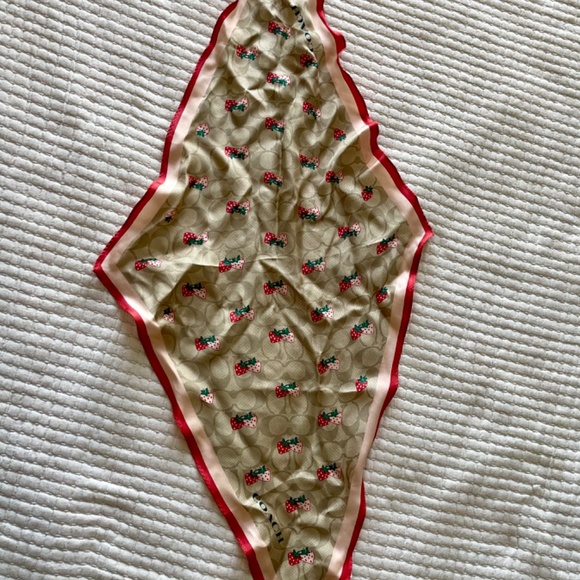 Rare Coach Signature Canvas with Strawberry Print Silk Scarf - Picture 3 of 5